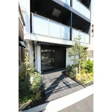 クレイシア新宿ノースのエントランス