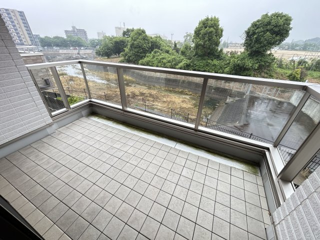 小郡市あすみ1丁目　中古戸建のバルコニー|広々としたバルコニーです