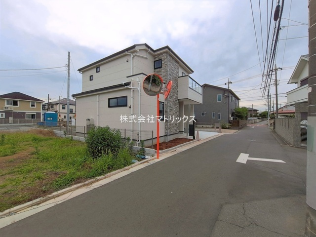 練馬区大泉学園町2丁目　23帖吹抜けLDK　大型邸宅の前面道路含む現地写真