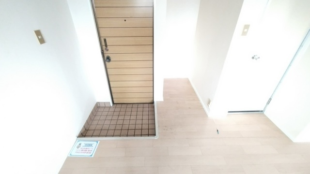 ハイツユートの玄関