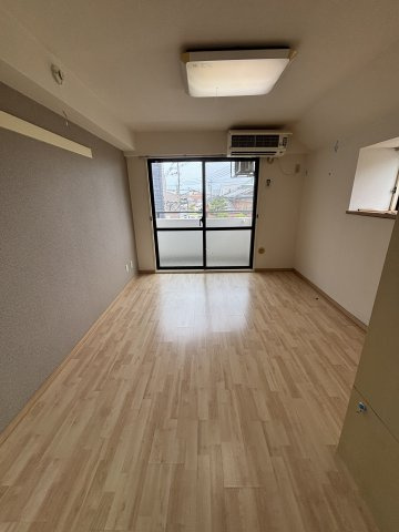 ジョイフル寝屋川の居間・リビング
