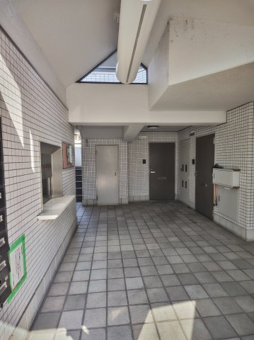 ジョイフル寝屋川のロビー|建物の内部です