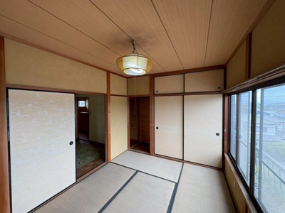 【和室】 | 鉢ケ峯寺　中古戸建 | 約６帖の和室は押入れ付でお布団、座布団も収納できます。