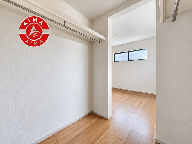 福岡市西区上山門2丁目第8-2棟（2号棟）の内観：施工例|洋服や大きな荷物が多い方や人数の多いご家族などは、一般的なクローゼットよりもウォークインクローゼットのほうが使い勝手が良いです。