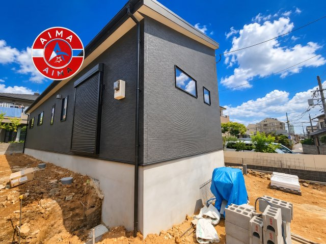 福岡市西区上山門2丁目第8-2棟（2号棟）の内観：施工例|明るく開放的なリビングダイニングは豊かな陽光が注ぎ込み、やすらぎの空間を演出してくれます。ご家族で楽しいひとときをお過ごし下さい。※家具はCGを合成したものです。