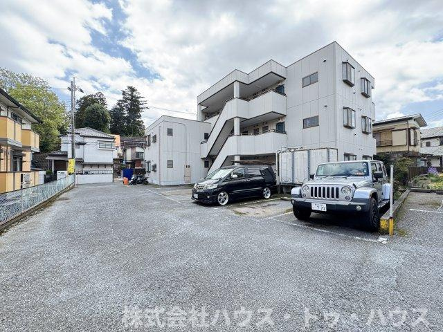 ラフィーヌ・青柳の駐車場