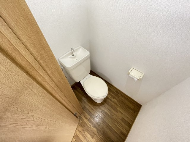 ロイヤルハイツのトイレ|別号室の参考写真です