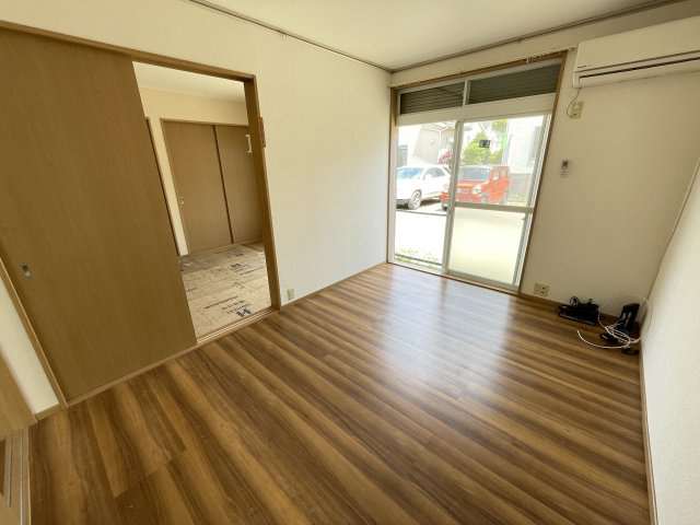ロイヤルハイツの居間・リビング|別号室の参考写真です