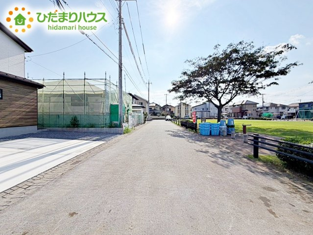 【前面道路含む現地写真】 | ひたちなか市津田東1期　新築戸建　1号棟 | 小学校が近く、お子様の通学も安心ですね☆彡