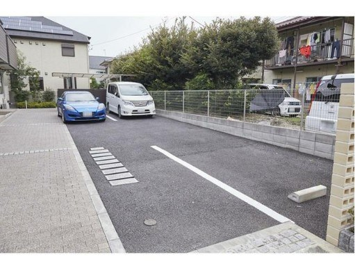 Tivoli鷺宮の駐車場