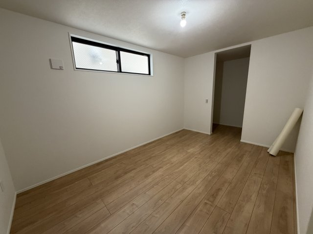 《仲介手数料無料》浦和区大東３丁目34-13新築一戸建てケイアイグレイスの洋室