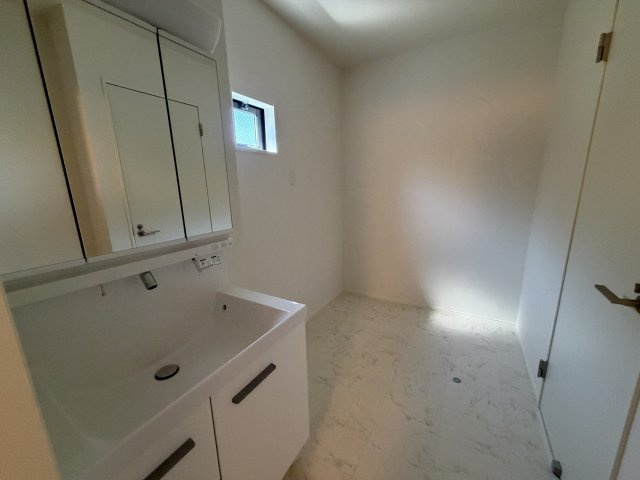 《仲介手数料無料》浦和区大東３丁目34-13新築一戸建てケイアイグレイスの独立洗面台