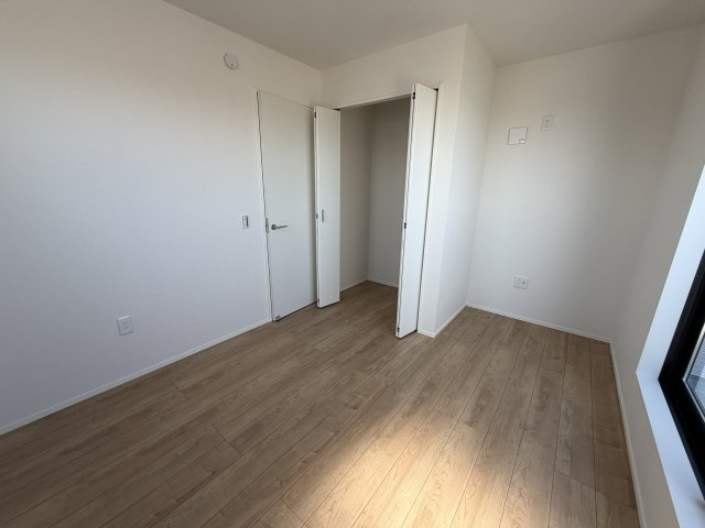 《仲介手数料無料》浦和区大東３丁目34-13新築一戸建てケイアイグレイスの洋室
