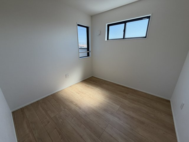 《仲介手数料無料》浦和区大東３丁目34-13新築一戸建てケイアイグレイスの洋室
