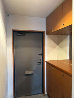 【高層階】高知市北本町4丁目サーパス北本町第2　中古マンションの玄関|シューズボックスが備え付けられています☆