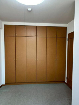 【高層階】高知市北本町4丁目サーパス北本町第2　中古マンションの収納|たくさん洋服がかけられるワイドクローゼット♪