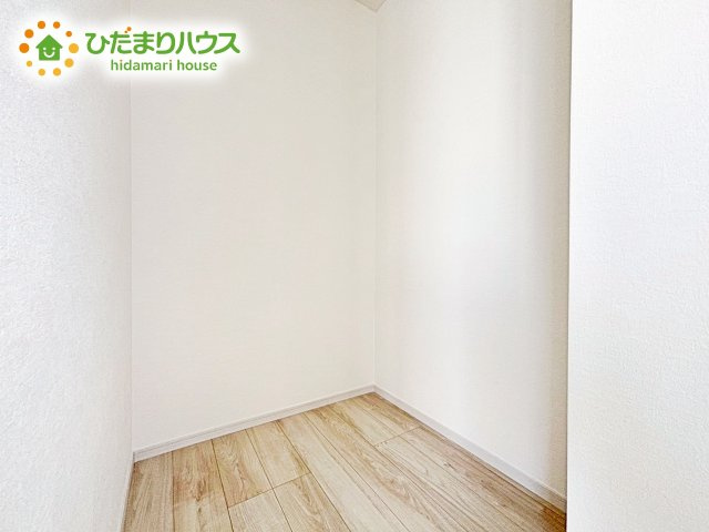 【収納】 | ひたちなか市津田東1期　新築戸建　2号棟 | たくさんの洋服をかけてもシワになりにくいウォークインクローゼット。洋服以外にも、普段使わない家電やスーツケース、ストック品など何でも片付く嬉しい空間です。