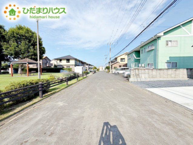 【前面道路含む現地写真】 | ひたちなか市津田東1期　新築戸建　2号棟 | 小学校が近く、お子様の通学も安心ですね☆彡