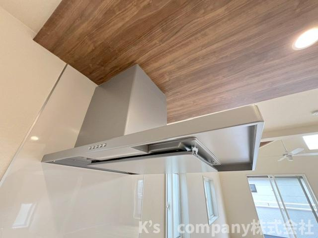 ◎茅ヶ崎市東海岸南6丁目　新築戸建　1号棟のキッチン|お手入れのしやすいスリムタイプのレンジフード◇