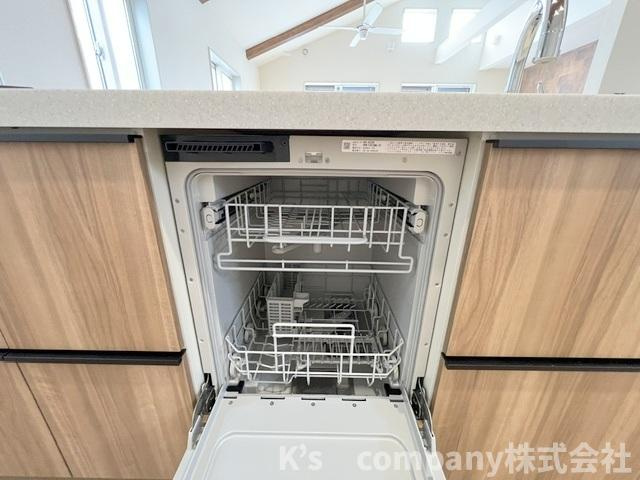 ◎茅ヶ崎市東海岸南6丁目　新築戸建　1号棟のキッチン|家事の負担を軽減してくれる食器洗い乾燥機付き☆