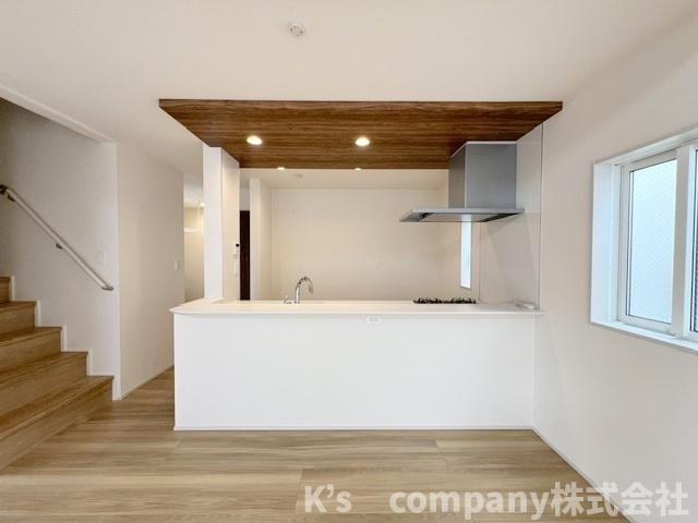 ◎茅ヶ崎市東海岸南6丁目　新築戸建　1号棟のキッチン|小さいお子様のいるご家庭は見守りながら家事のできるカウンターキッチン☆