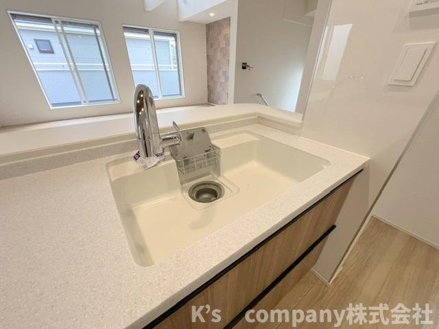◎茅ヶ崎市東海岸南6丁目　新築戸建　1号棟のキッチン|人造大理石のおしゃれなシンク♪