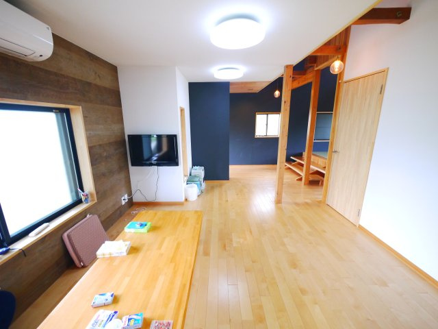 山武市井之内　中古戸建の居間・リビング|令和3年内外装リフォーム済みセカンドハウスで利用 外シャワー・ロフト付き 海まで徒歩約6分