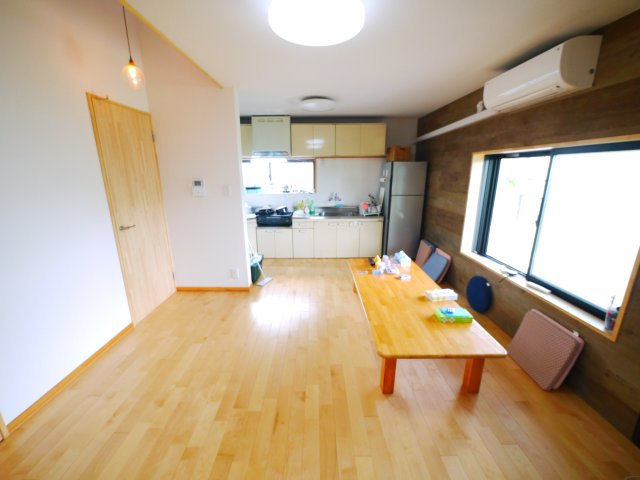 山武市井之内　中古戸建の居間・リビング|令和3年内外装リフォーム済みセカンドハウスで利用 外シャワー・ロフト付き 海まで徒歩約6分