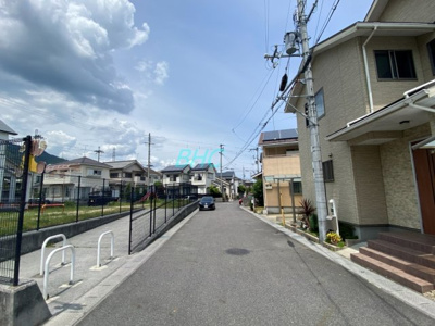 【前面道路含む現地写真】 | 下阪本2丁目ニュータウン6-1号地