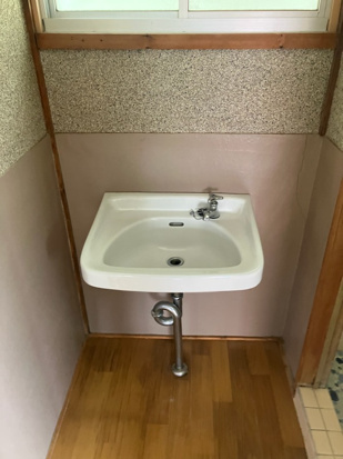 吉川町102番1貸家群の洗面所