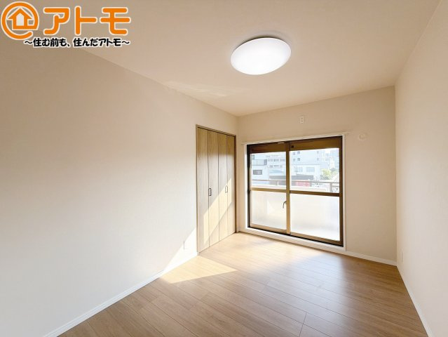 【寝室】 | ベルフローラ焼津 | 収納スペースもしっかり確保したお部屋は、収納家具の数も減らせるのでお部屋を広く使えます！