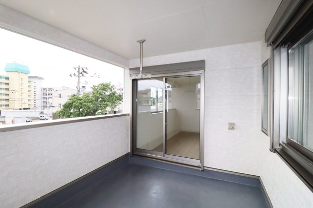 郡山市菜根３丁目　　　１号棟　　　桜小学校、郡山第３中学区のバルコニー