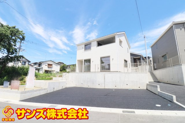 郡山市菜根３丁目　　　１号棟　　　桜小学校、郡山第３中学区の外観|南東側から見た駐車場を含む外観♪
