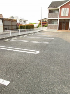 【駐車場】 | ヴィラ　ノーヴァＡ | 駐車場完備です