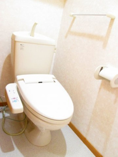 【トイレ】 | ヴィラ　ノーヴァＡ | 落ち着いた色調のトイレです
