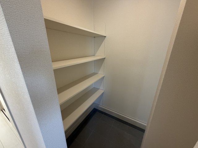 第3榛東村広馬場　新築戸建　2号棟の収納|玄関にはシューズインクローク完備！