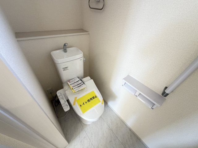 第3榛東村広馬場　新築戸建　2号棟のトイレ|2階トイレです。清潔感のある白を基調としています。