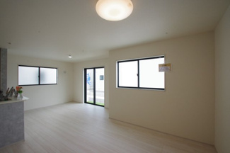 【居間・リビング】 | 【仲介手数料無料！！】町田市真光寺2丁目　新築戸建て（全4棟）1号棟　5580万円