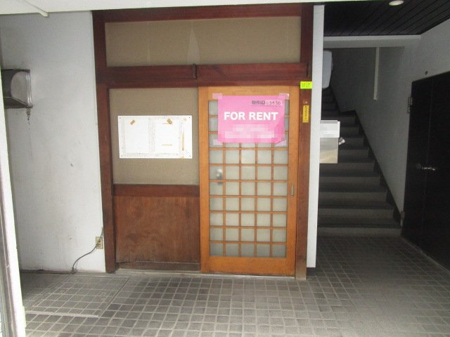 横浜市中区宮川町３丁目の店舗一部