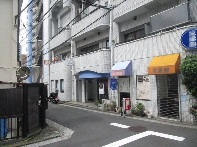 横浜市中区宮川町３丁目の店舗一部