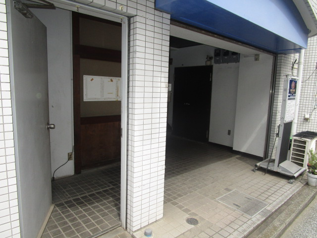 横浜市中区宮川町３丁目の店舗一部