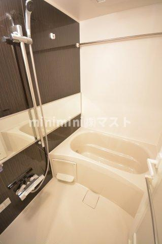 シーズンフラッツ阿波座の浴室