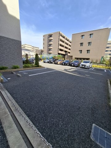 カーロ．アロッジオの駐車場