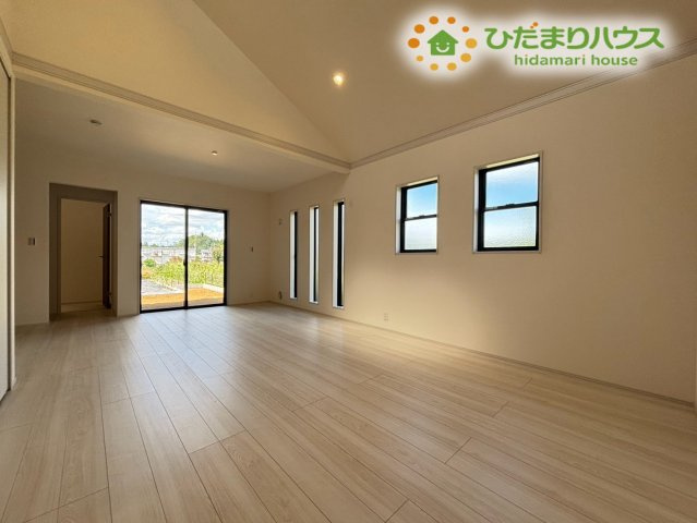寄居町赤浜　第2　新築一戸建て　リーブルガーデン　01の居間・リビング