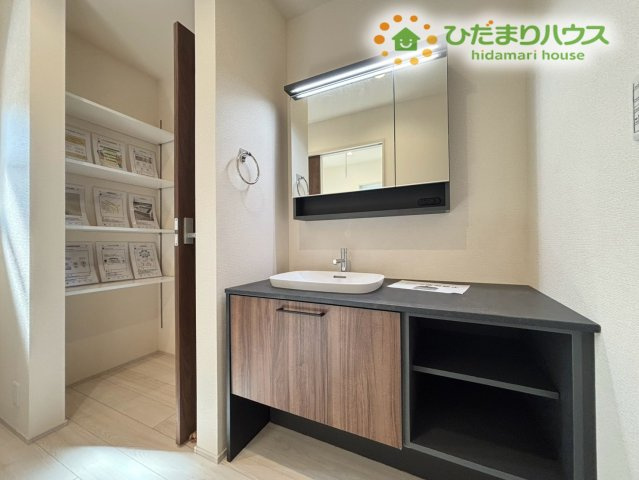 寄居町赤浜　第2　新築一戸建て　リーブルガーデン　01の独立洗面台