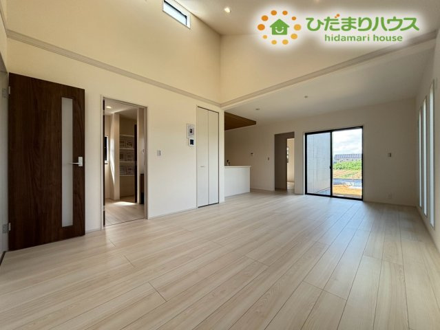 寄居町赤浜　第2　新築一戸建て　リーブルガーデン　01の居間・リビング