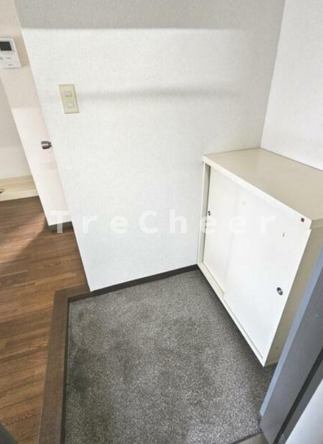 神山ビルの玄関