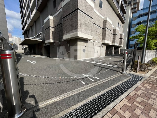 ヴィークタワー南堀江　日吉小学校区の駐車場|ヴィークタワー南堀江　駐車場