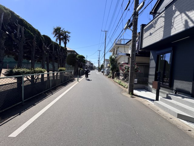 流山市美原３丁目新築戸建（美原５期）の前面道路含む現地写真|南側前面道路・幅員約5.4ｍ