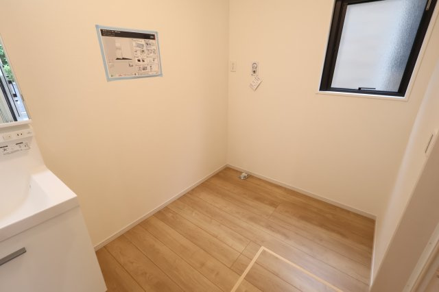 《仲介手数料無料》北区別所町1000-69新築一戸建てのランドリースペース